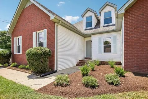 1940 Sterling Street Murfreesboro TN 37127