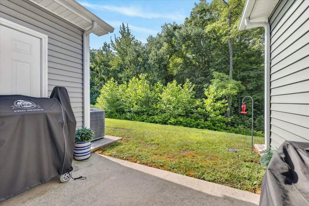 223 Woodland Valley Lane Clarksville TN 37040