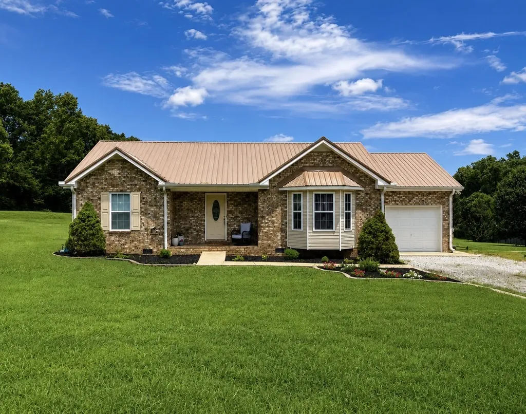 1013 S Tidwell Road Bon Aqua TN 37025
