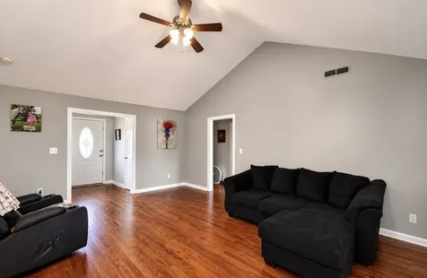 1013 S Tidwell Road Bon Aqua TN 37025