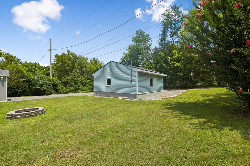 635 Dotsonville Road Clarksville TN 37042