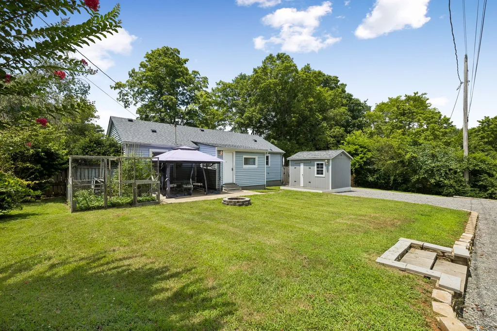 635 Dotsonville Road Clarksville TN 37042