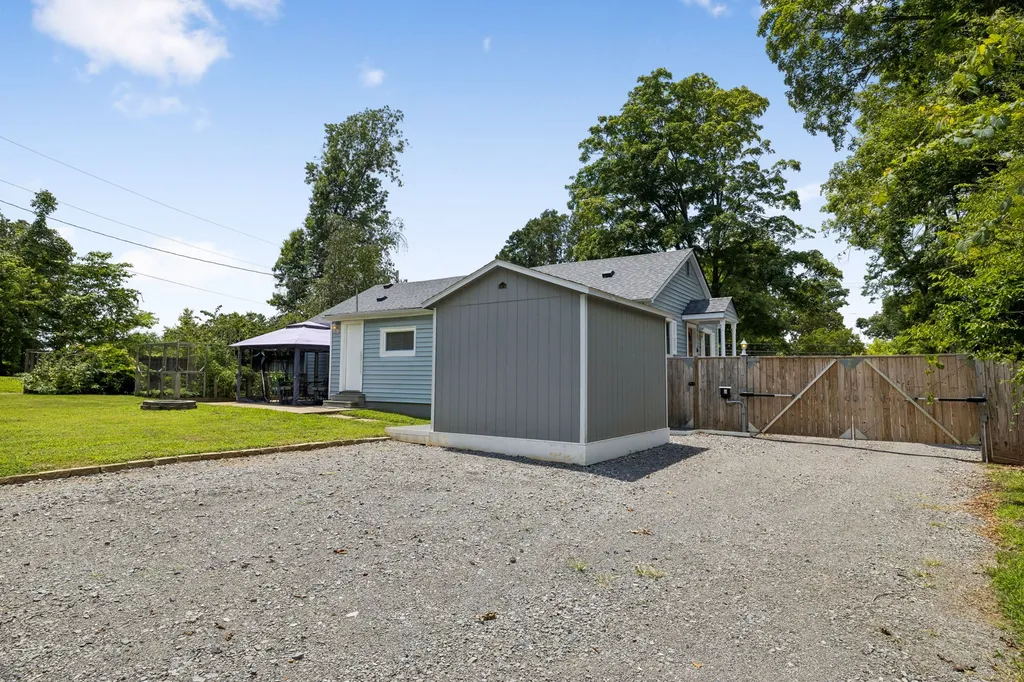 635 Dotsonville Road Clarksville TN 37042