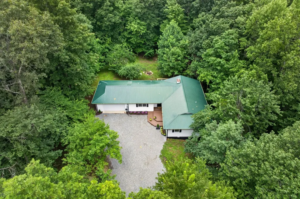 41 Jump Off Place Monterey TN 38574
