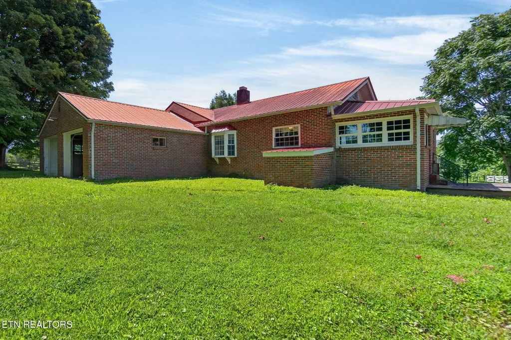 11034 Old Highway 28 Pikeville TN 37367