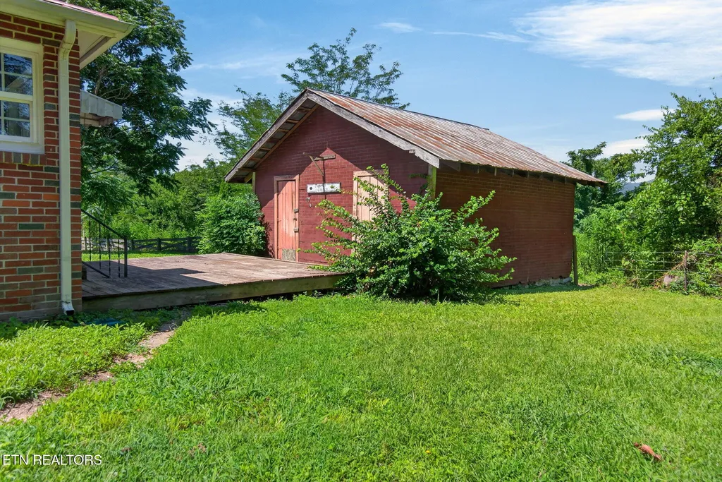 11034 Old Highway 28 Pikeville TN 37367
