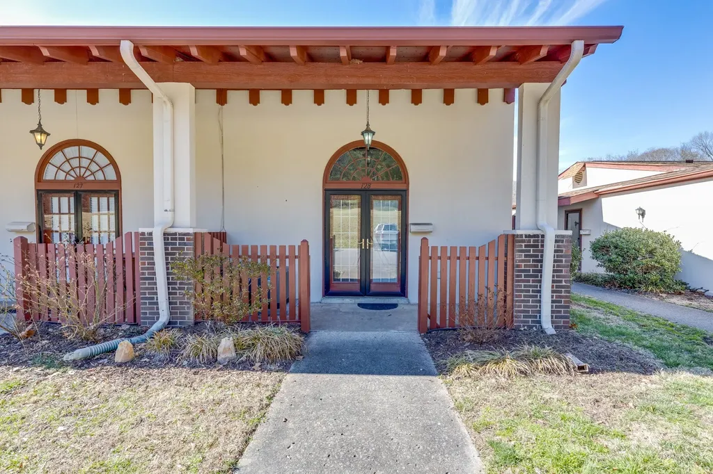 214 Old Hickory Boulevard Nashville TN 37221