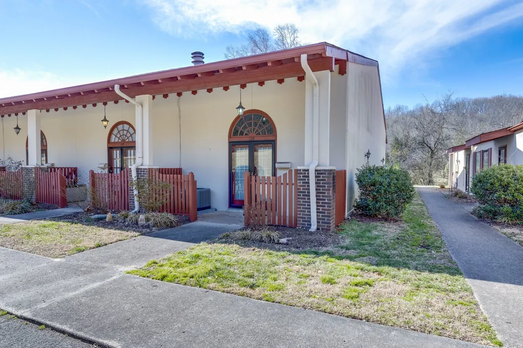 214 Old Hickory Boulevard Nashville TN 37221