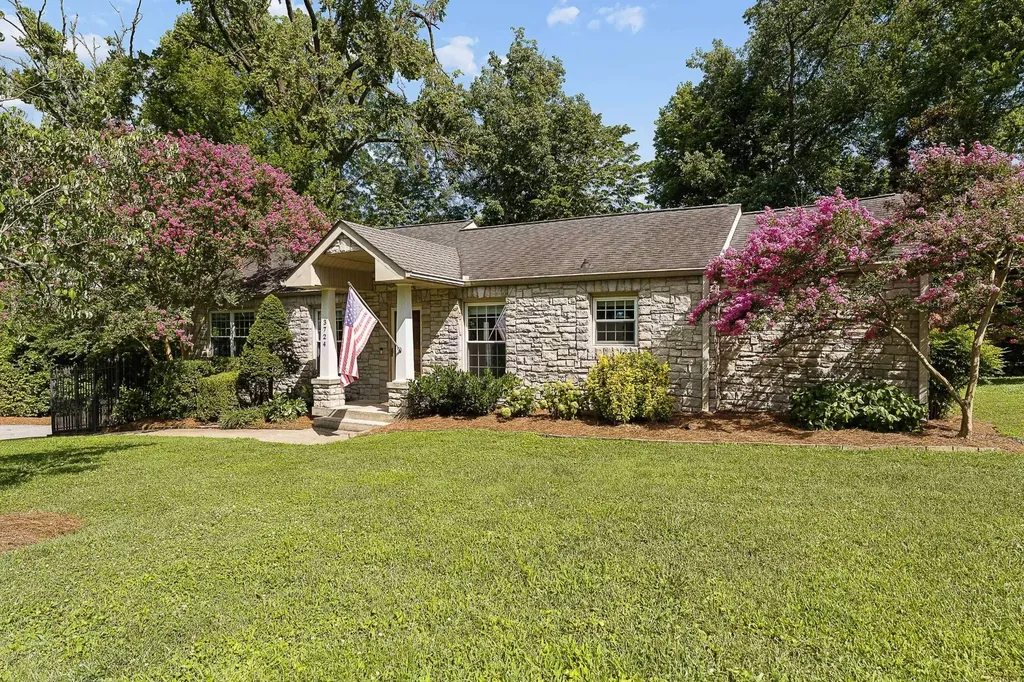 3724 Woodmont Lane Nashville TN 37215