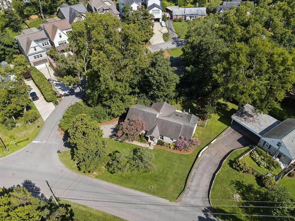 3724 Woodmont Lane Nashville TN 37215