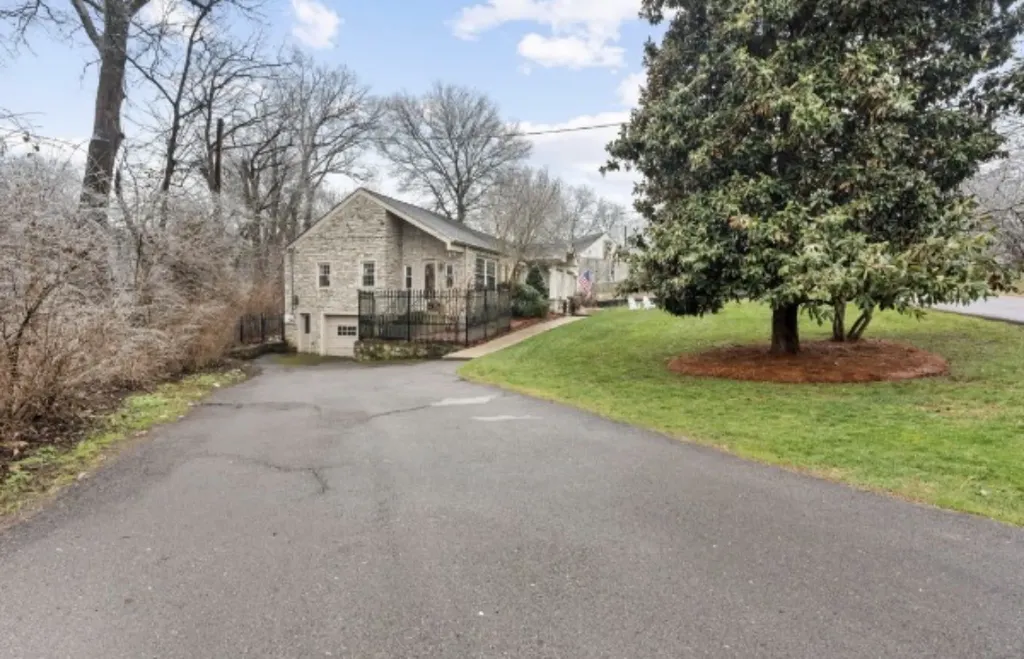 3724 Woodmont Lane Nashville TN 37215