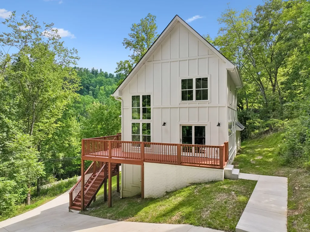 670 Harbor Drive Lancaster TN 38569