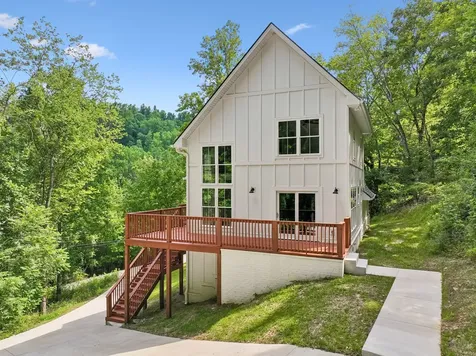 670 Harbor Drive Lancaster TN 38569