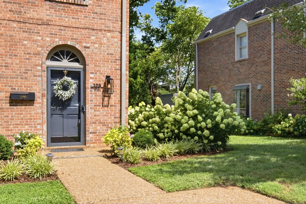 4400 Belmont Park Terrace Nashville TN 37215
