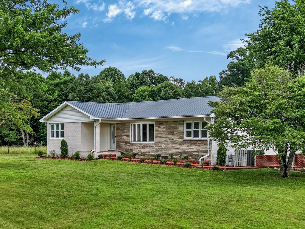 1260 Coconut Ridge Road Smithville TN 37166