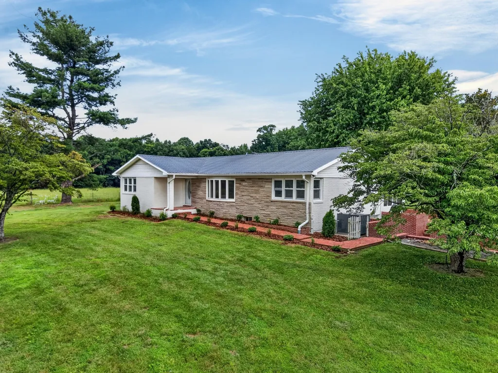 1260 Coconut Ridge Road Smithville TN 37166