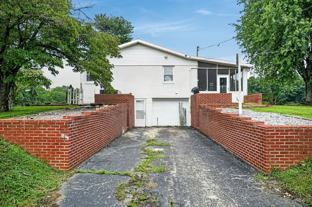 1260 Coconut Ridge Road Smithville TN 37166