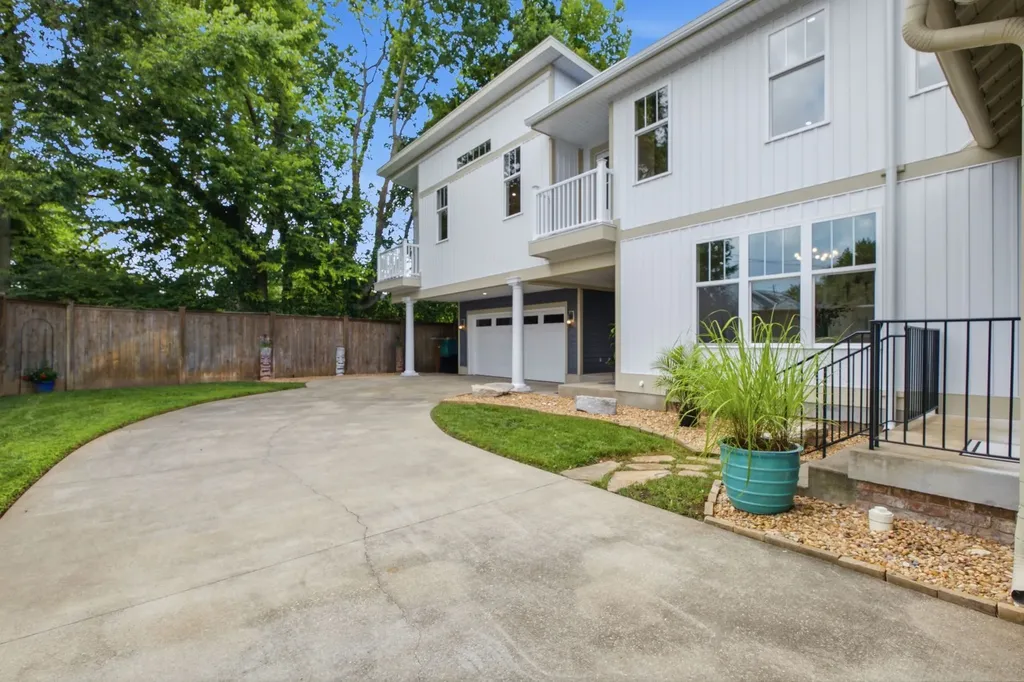 702 Skyview Drive Nashville TN 37206