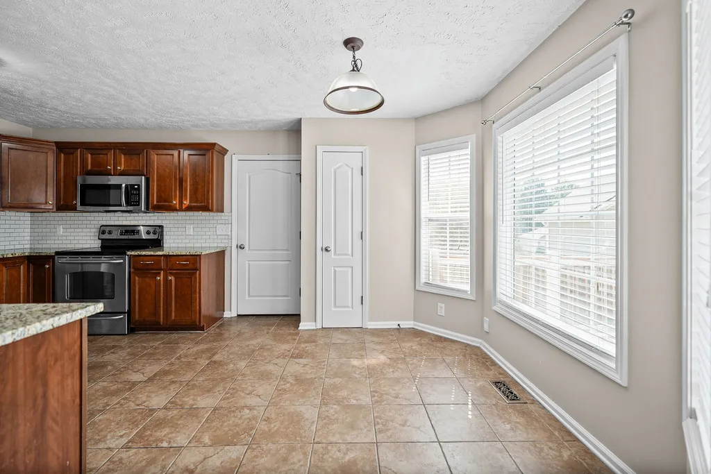850 Nandina Court Clarksville TN 37043