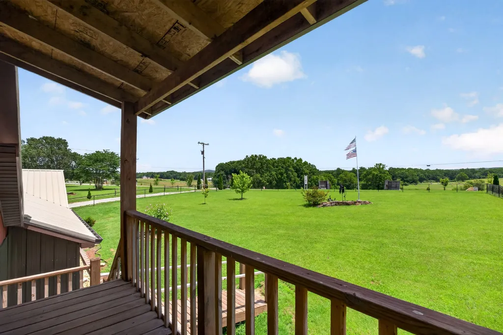 14706 Old Kentucky Road Walling TN 38587