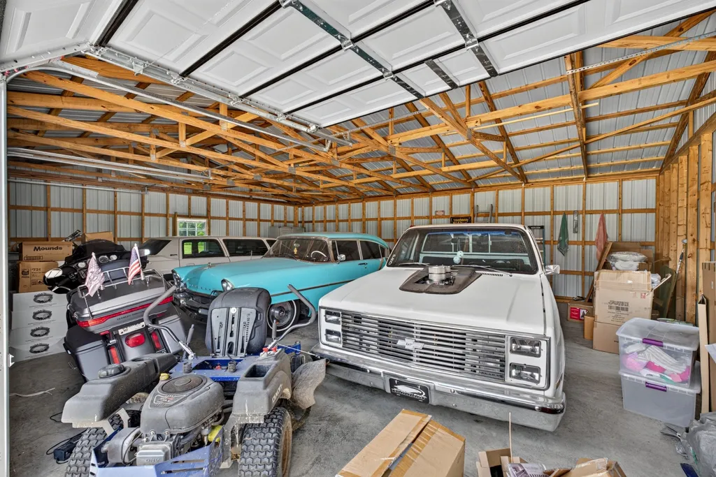 14706 Old Kentucky Road Walling TN 38587