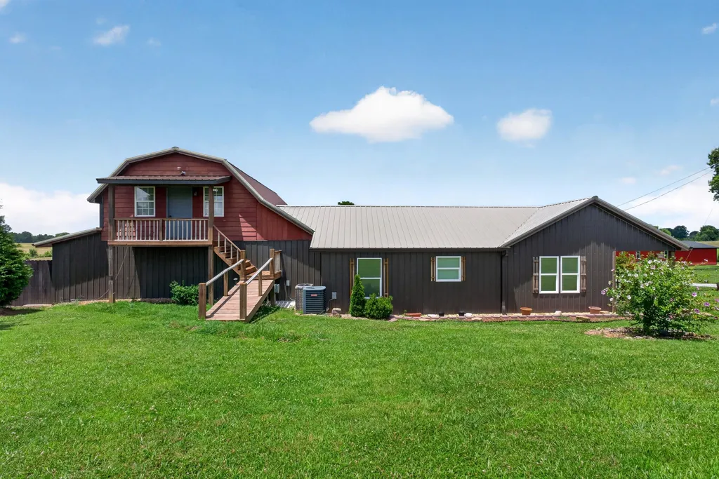 14706 Old Kentucky Road Walling TN 38587