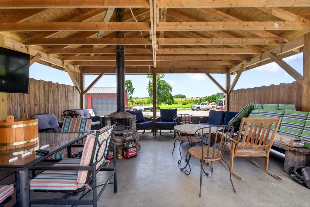 14706 Old Kentucky Road Walling TN 38587