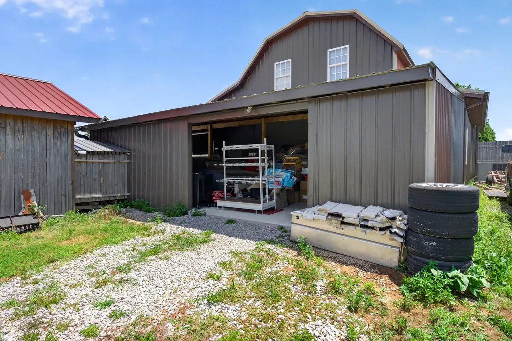 14706 Old Kentucky Road Walling TN 38587