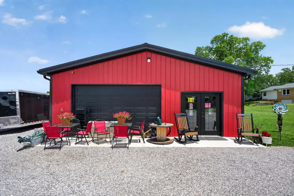 14706 Old Kentucky Road Walling TN 38587