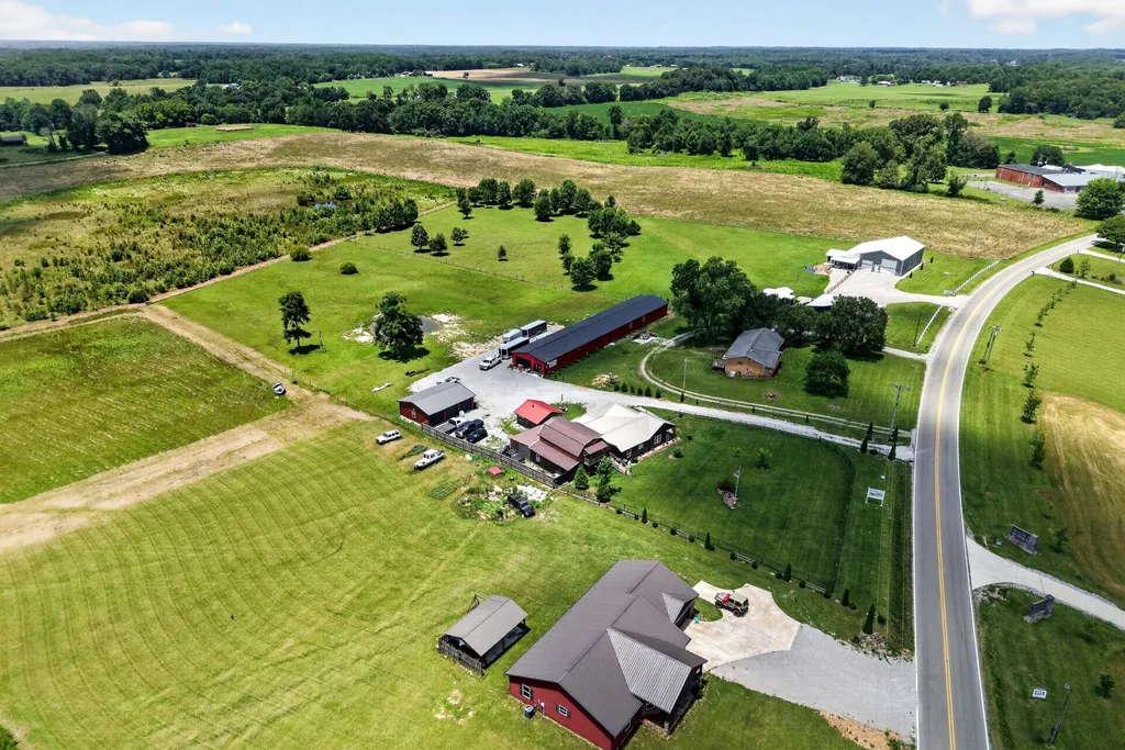 14706 Old Kentucky Road Walling TN 38587