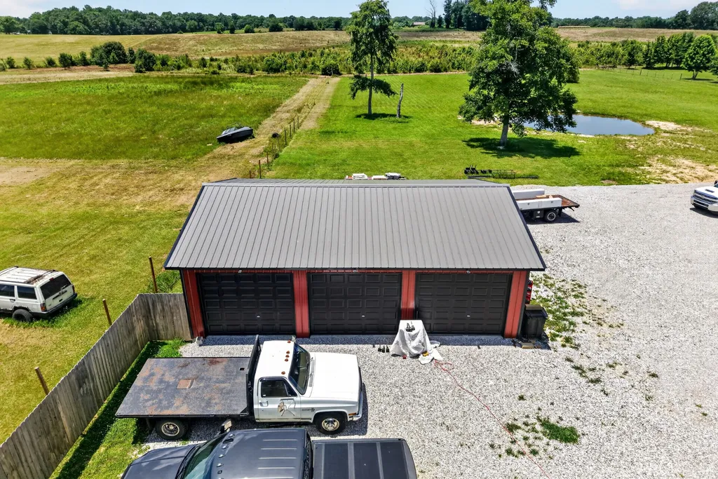 14706 Old Kentucky Road Walling TN 38587