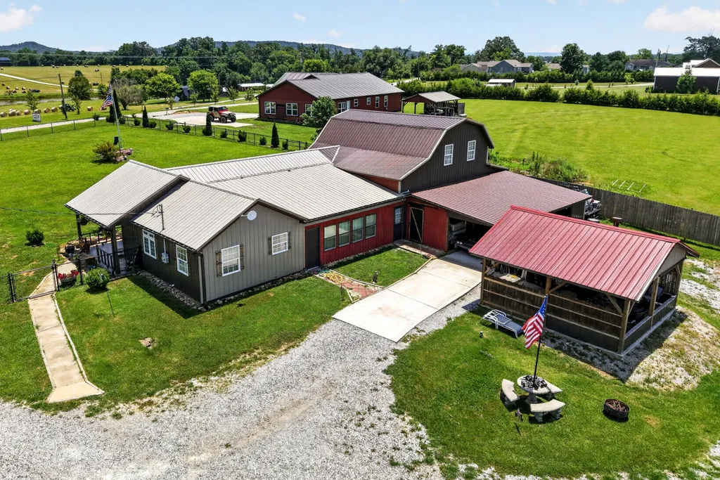 14706 Old Kentucky Road Walling TN 38587