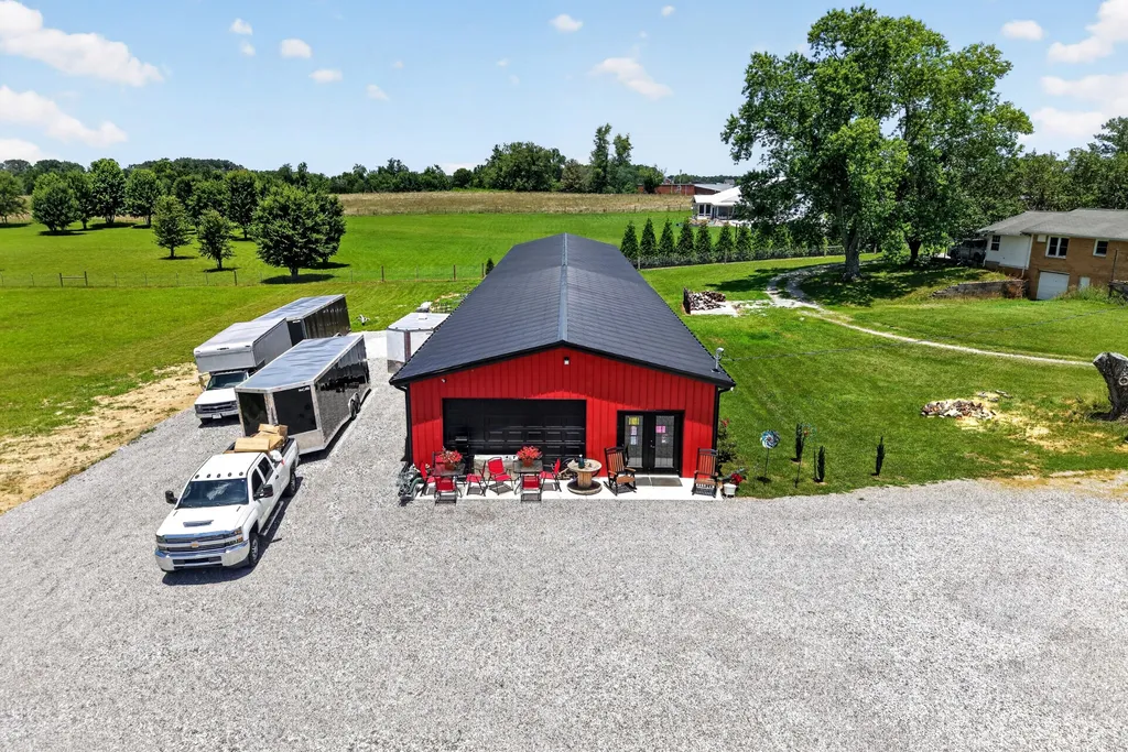 14706 Old Kentucky Road Walling TN 38587