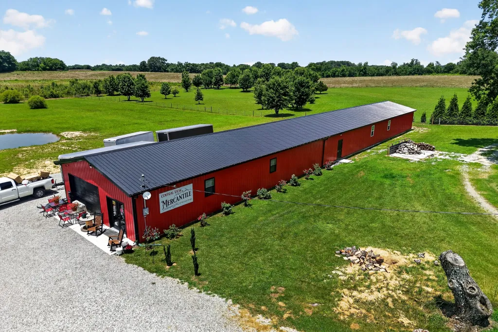 14706 Old Kentucky Road Walling TN 38587