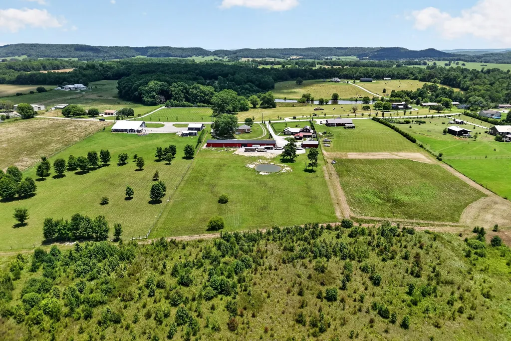 14706 Old Kentucky Road Walling TN 38587