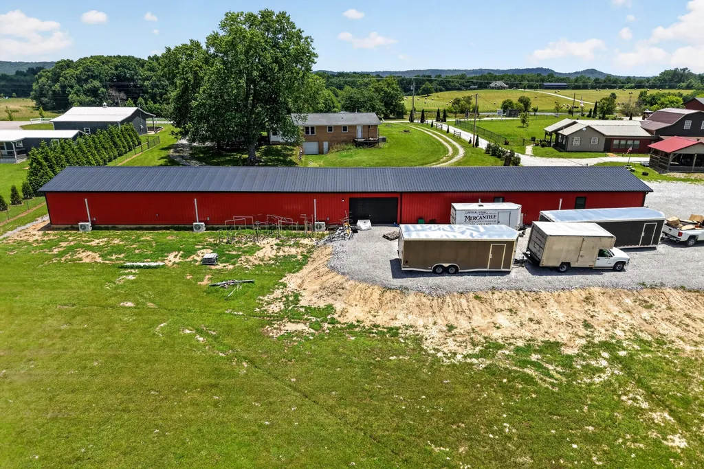 14706 Old Kentucky Road Walling TN 38587