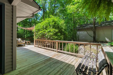 1637 Clifftops Avenue Monteagle TN 37356