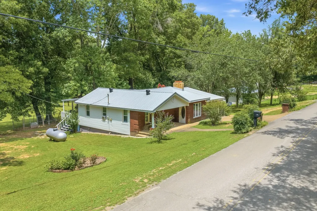 8120 Mount Carmel Road Decaturville TN 38329