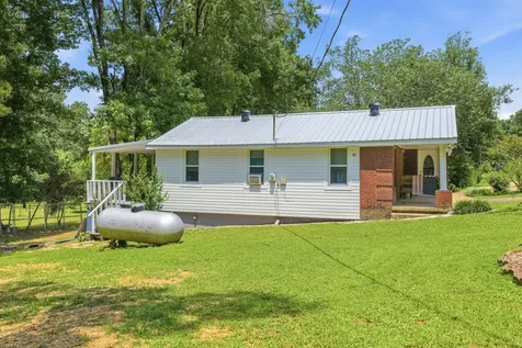 8120 Mount Carmel Road Decaturville TN 38329