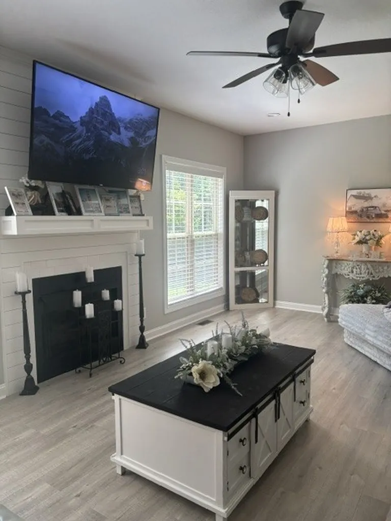 2086 Ussery Road, S Clarksville TN 37040