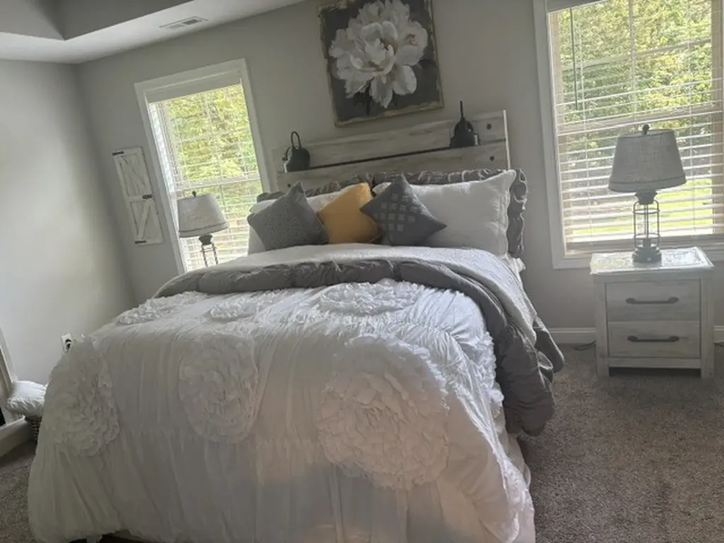 2086 Ussery Road, S Clarksville TN 37040