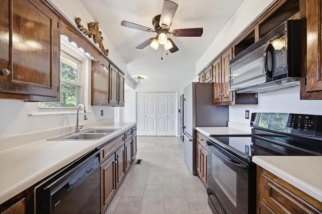 222 Troy Drive Dayton TN 37321