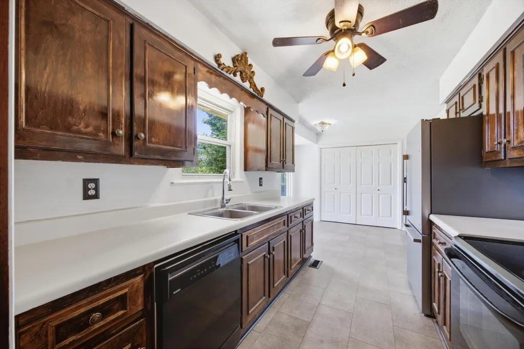 222 Troy Drive Dayton TN 37321