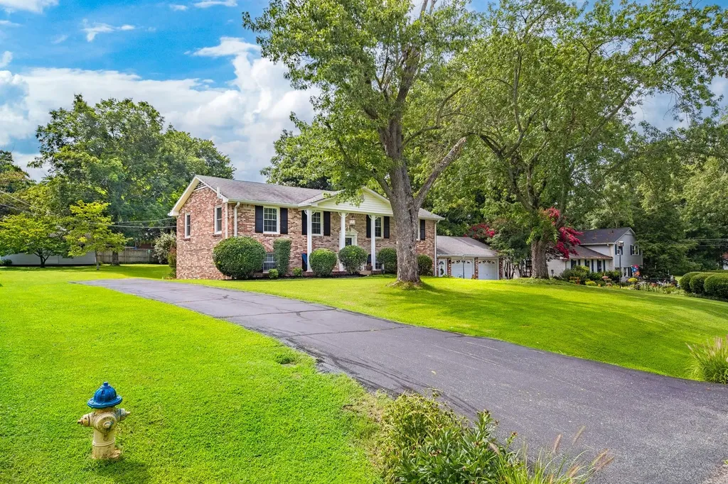 104 Hemingway Drive Columbia TN 38401