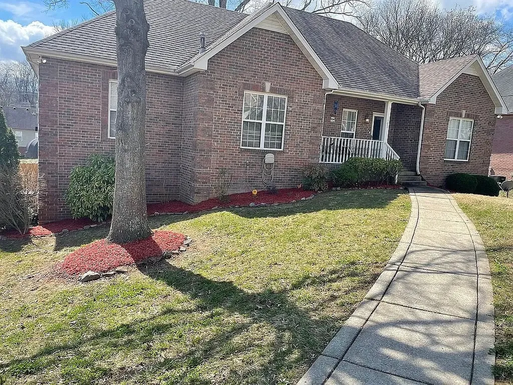 107 W Braxton Ln, W Hendersonville TN 37075