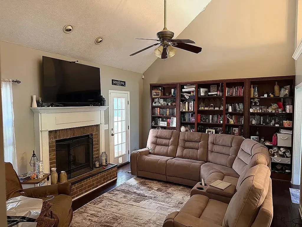 107 W Braxton Ln, W Hendersonville TN 37075