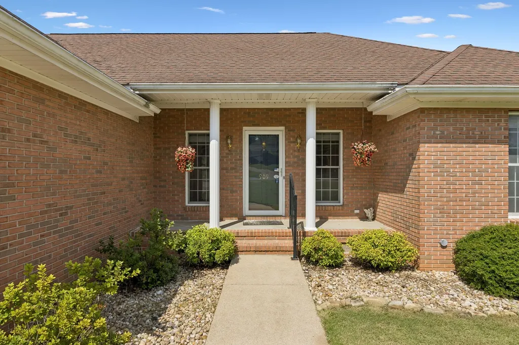 909 Greenview Drive Fayetteville TN 37334