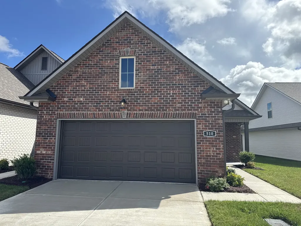 510 W Foxrun Springfield TN 37172