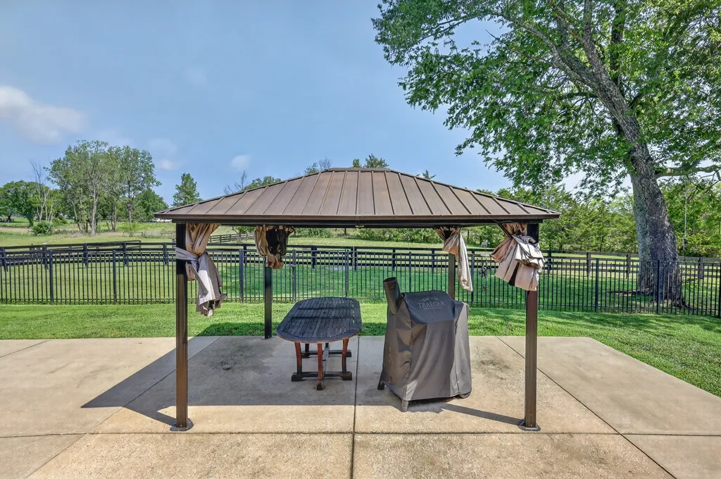 6738 Flat Creek Road College Grove TN 37046