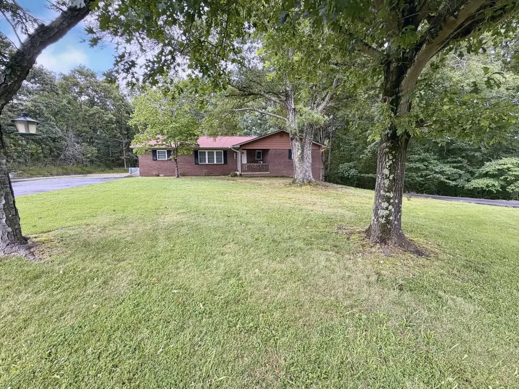 483 Powers Boulevard Waverly TN 37185